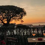Bed & Breakfast Mermaids' Dream 4*